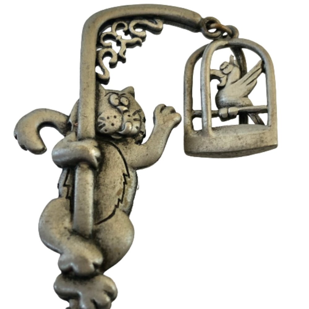 JJ Vintage Brooches Howling Coyote + Cat & Bird Cage + Silvertone 3 pins - Picture 7 of 16